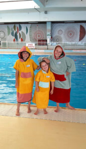 Ponchos éponge personnaliséspour la piscine | EAUSEC